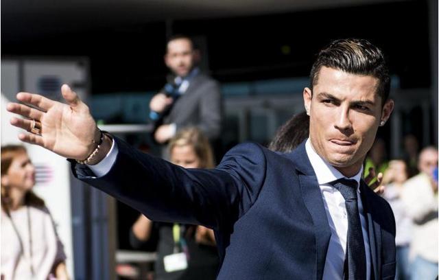 加拉塔萨雷高层炮轰土耳其足协：因遭裁判针对拒绝出席明日仪式（加拉塔萨雷高层怒斥土耳其足协：称遭裁判针对，将缺席明日仪式）