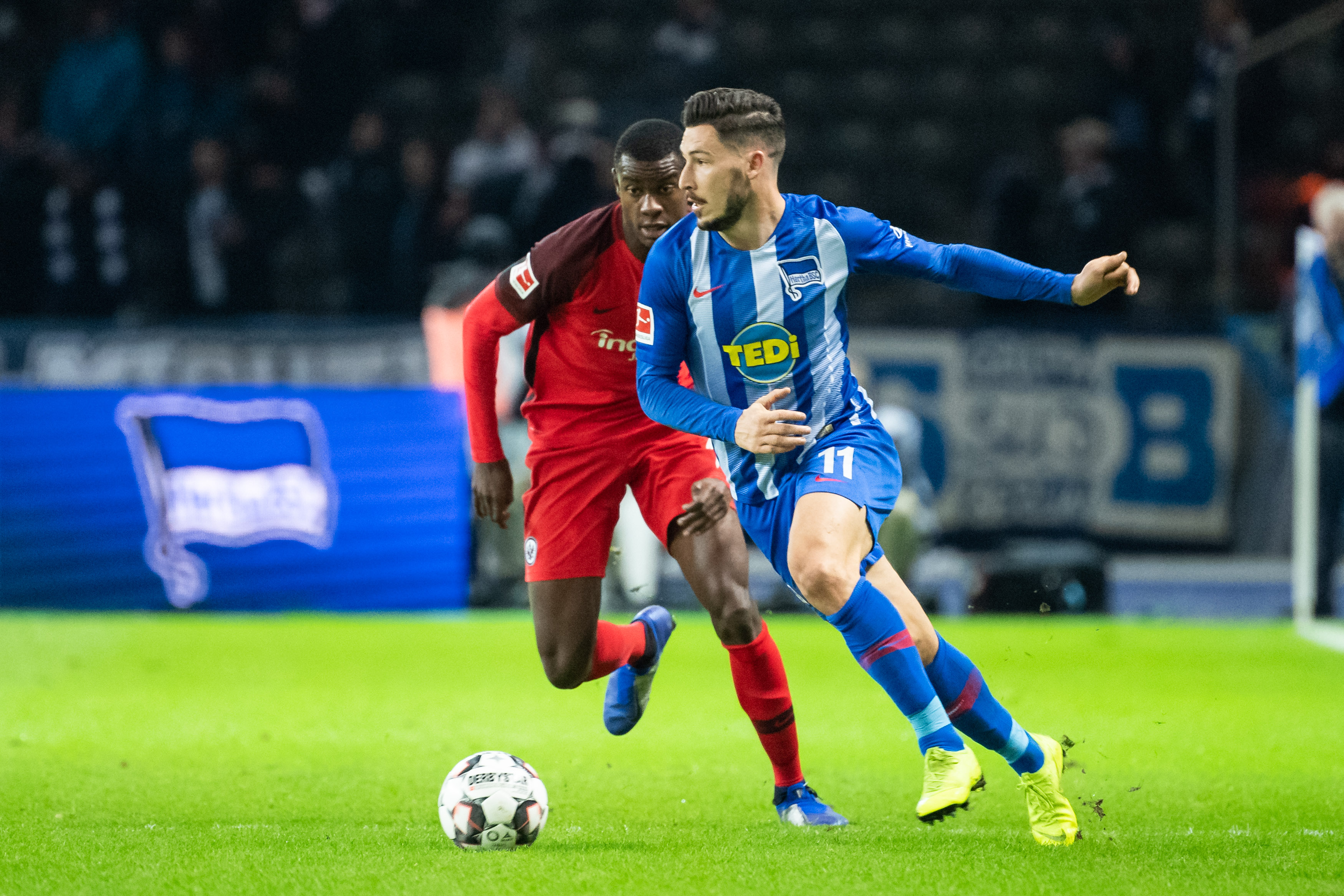 曼联球迷圣诞愿望清单：拿足总杯+欧冠资格，冬窗继续补强（红魔球迷圣诞心愿：冲击足总杯冠军、稳获欧冠席位，冬窗再补强）