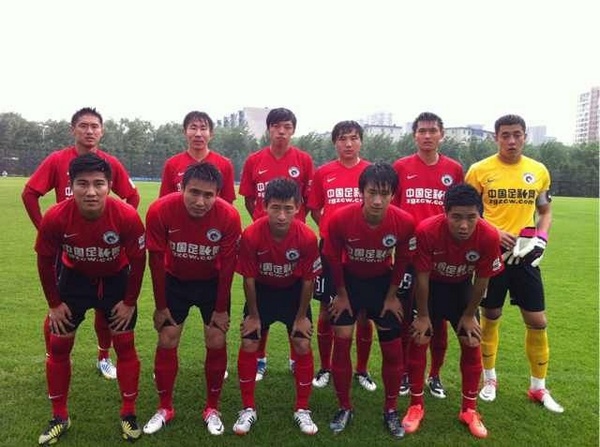 西媒曝亚马尔夜店通宵聚会：参加者不准带手机，女孩可进包厢（西媒称亚马尔通宵赴夜店：现场禁带手机，女性可入包厢）