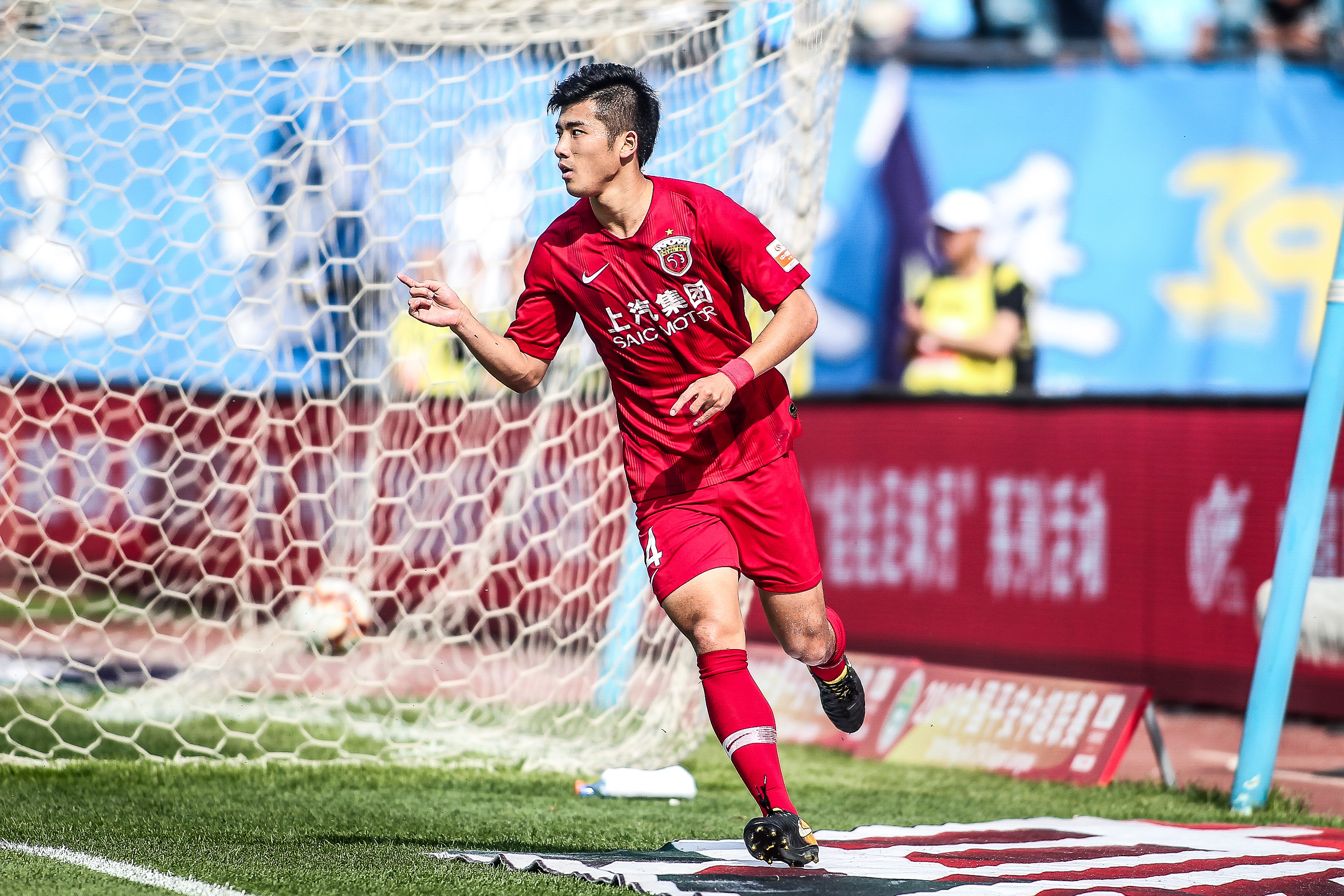 前喀麦隆主帅：埃托奥认为自己最帅，不用奥纳纳是怕球员对抗（前喀麦隆主帅称：埃托奥自认最帅，弃用奥纳纳为避队内对抗）