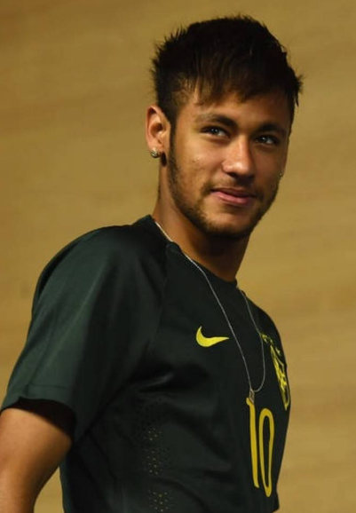 李新翔：我的第一次中超冠军；海港是冠军，连冠无人能撼动（李新翔收获中超首冠：海港加冕，连冠之势难撼）