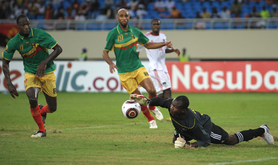 难逃伤病魔爪！巴西后场双核成为“双脆”，米利唐布雷默近些年连续重