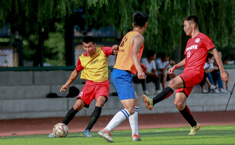 斯玛特：来到湖人让我重获新生，就像小孩第一天上学一样