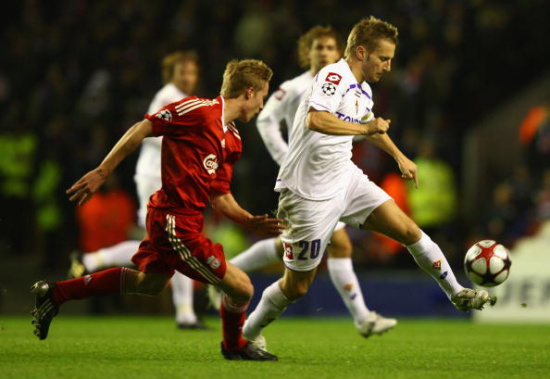 英超半场：米伦科维奇乌龙巴里破门，埃弗顿2-0诺丁汉森林（英超半场战报：米伦科维奇自摆乌龙、巴里建功，埃弗顿2-0领先诺丁汉森林）