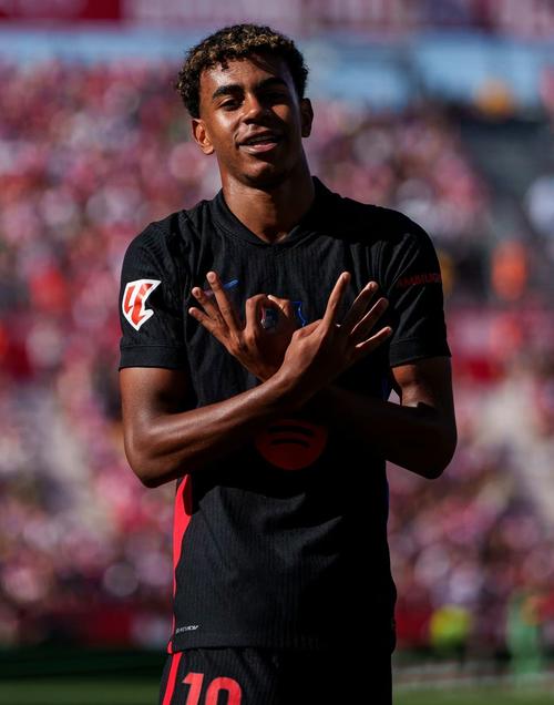 “举重之乡”托举生命重量 一份特殊“伴手礼”递出城市暖心名片