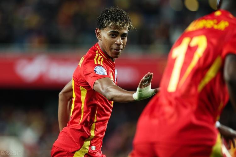 此前对阵拜仁时扭伤左膝，努诺-门德斯本周四恢复了训练