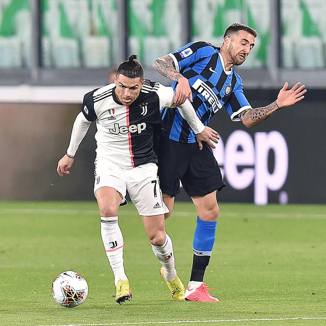 德泽尔比：很高兴能暂登榜首，霍伊别尔能在对阵纽卡中出场（德泽尔比：暂居榜首令人欣喜，霍伊别尔可出战纽卡）