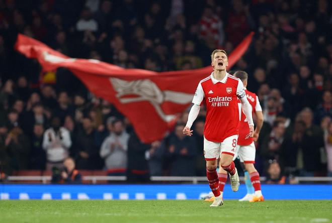 拜仁12轮不败领跑，曼城绝杀鱼腩，巴萨AC米兰登顶