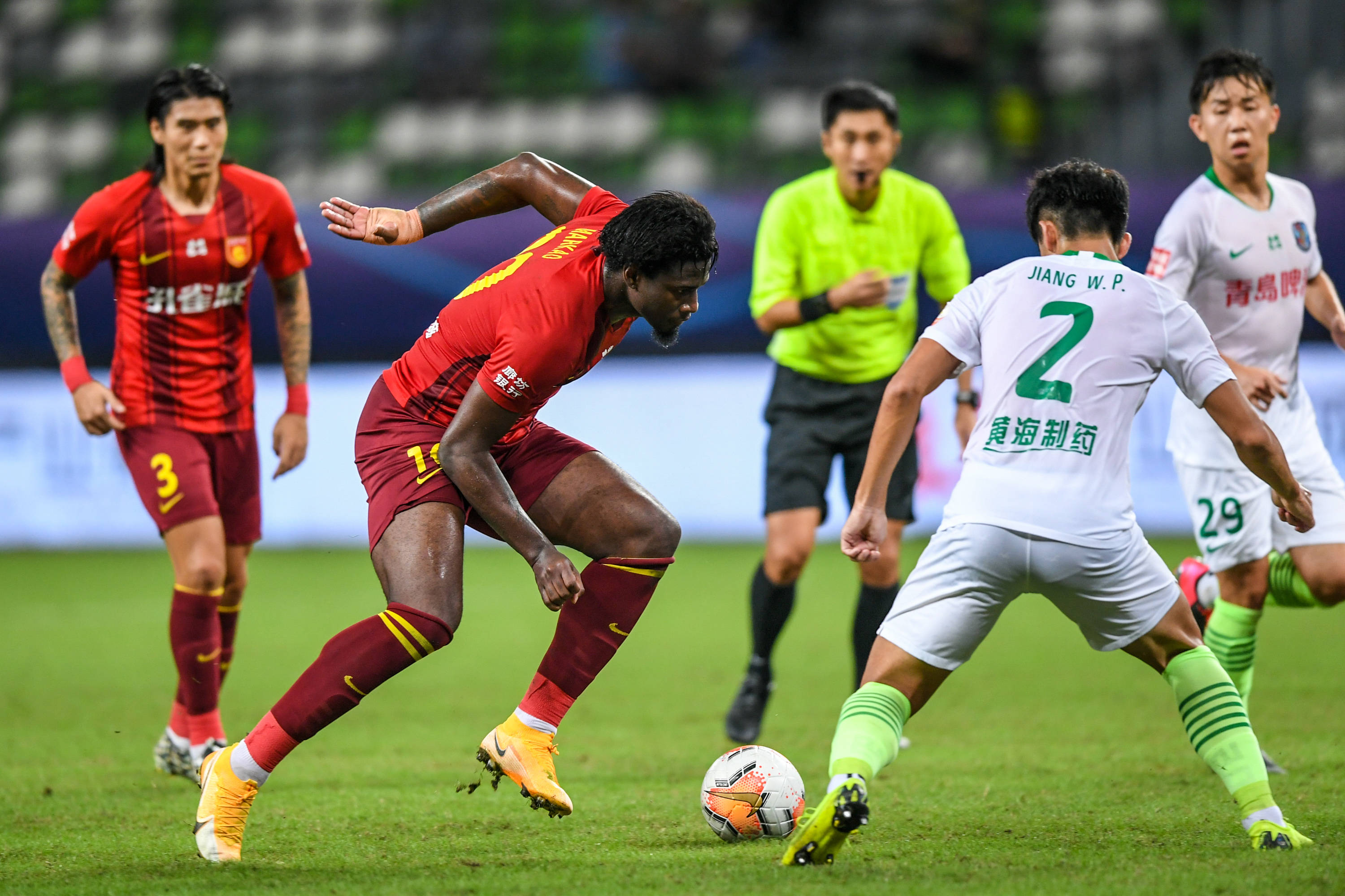 澳超半场：塔普破僵，图雷扳平，中央海岸水手1-1悉尼FC