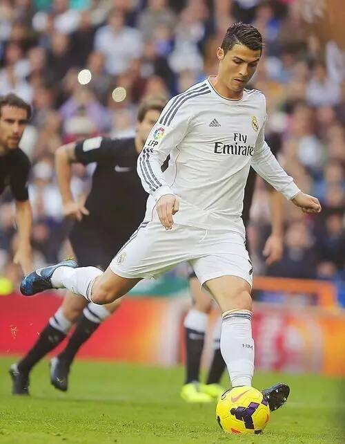 姆巴佩为皇马队史第二快打进70球的球员，仅次于C罗（姆巴佩70球达成速度列皇马队史第二，仅逊C罗）